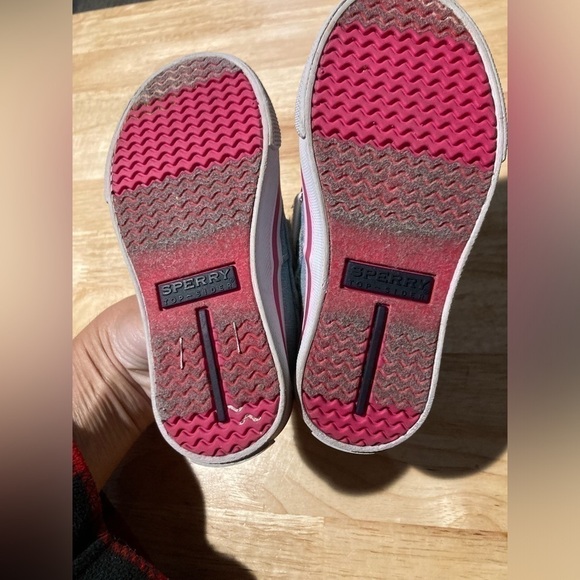 4/$25 Sperry Top Sider kids slip on shoe in size 7M. See pics for deets - Picture 2 of 11